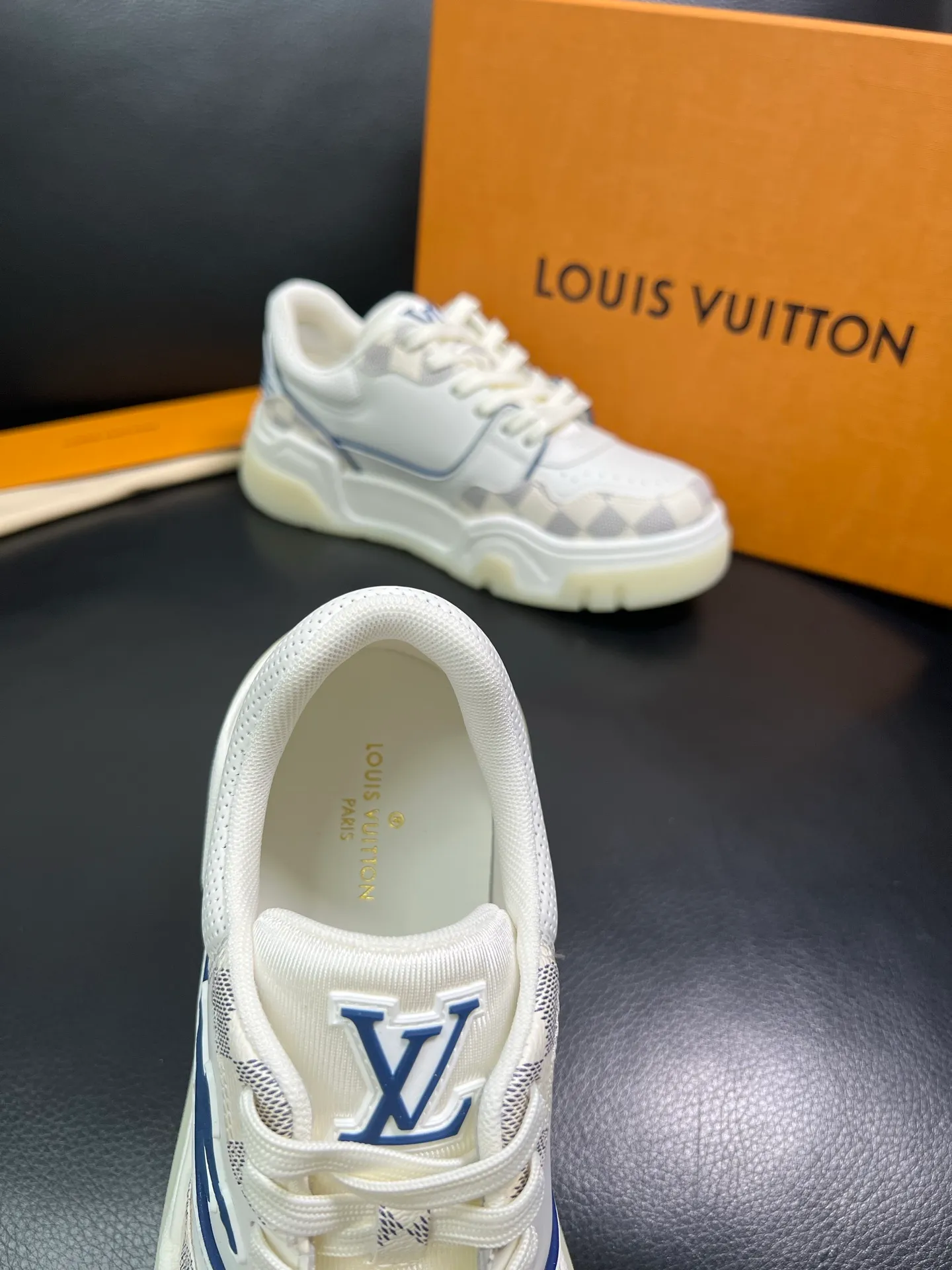Men's shoes 💰900 Lv top purchase Louis Vuitton, counter synchronization, uppers imported from Italy cowhide, imported mesh padding soft and comfortable, soles: original soles specially provided by the original factory, T men's shoes 💰U exclusive movable molded soles super comfortable, original factory and single goods, high quality, welcome to compare, code number 38-44 (customized 45) 85883